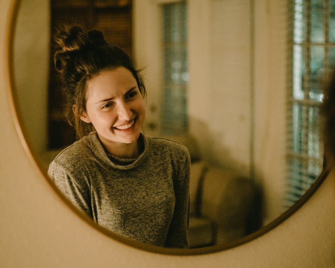 Woman relaxing at home, following Xeomin aftercare in the first 24 hours